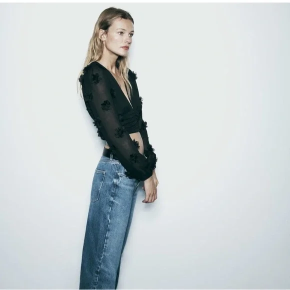 Zara textured floral cropped top. - Picture 2 of 8